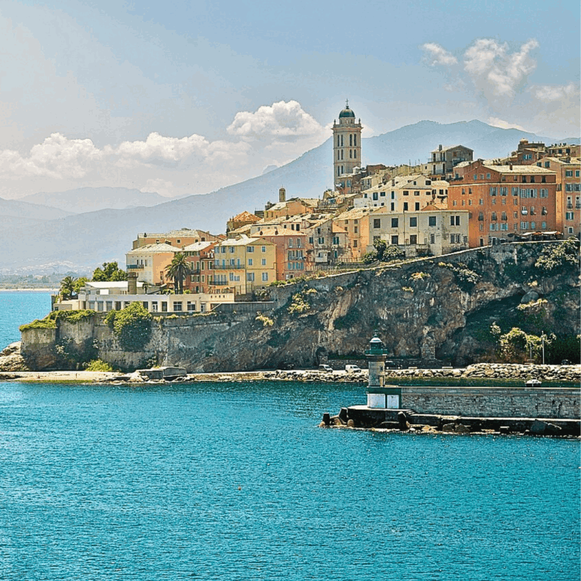 Blick auf die Altstadt von Bastia im Nordosten der Insel Korsika.
