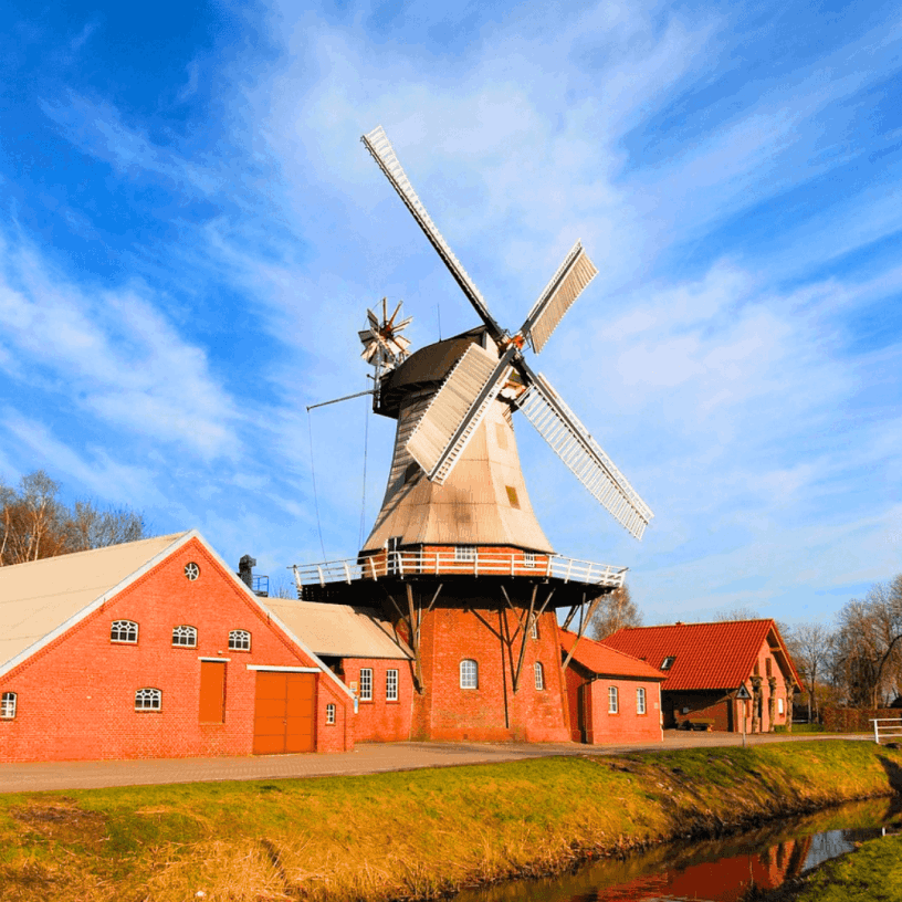 Eine Windmühle in Ostfriesland.